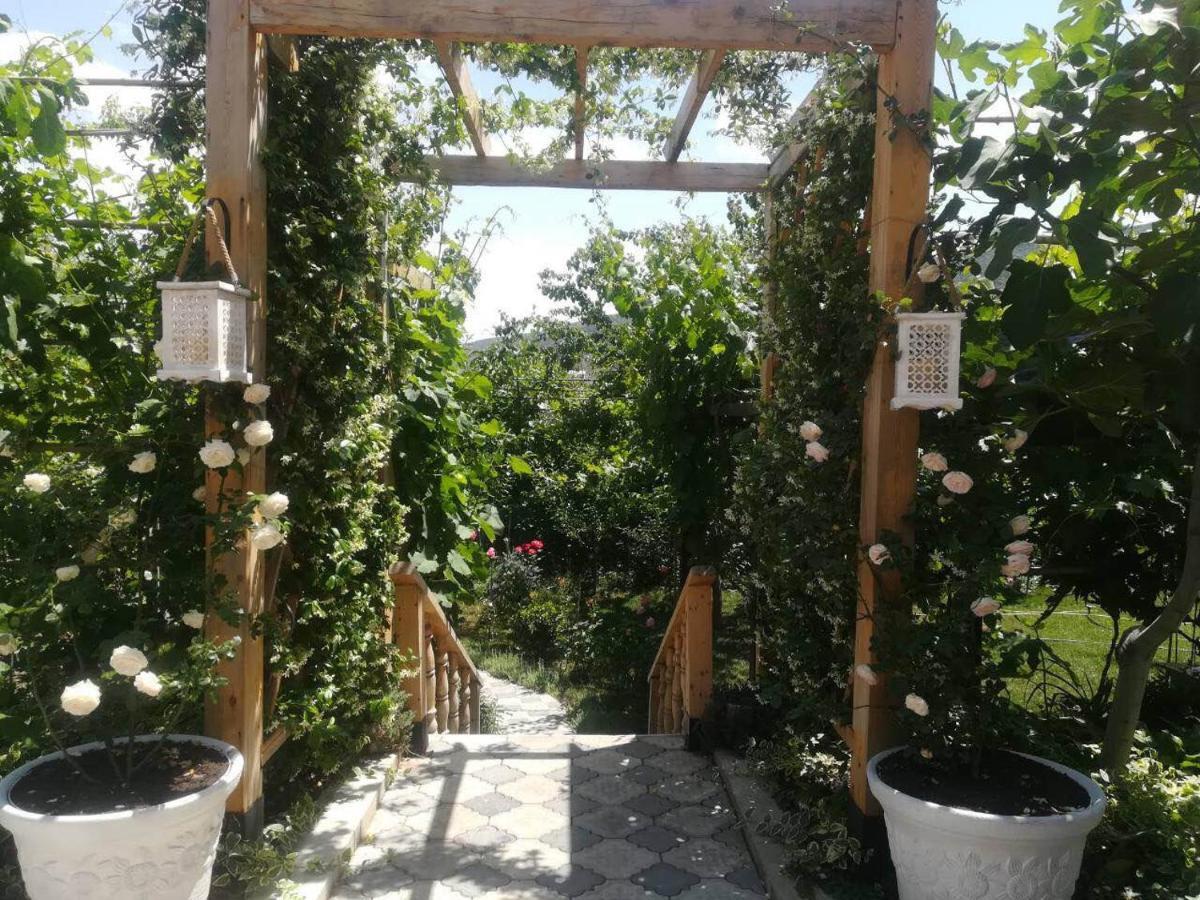 Hotel My Garden Tiflis Exterior foto